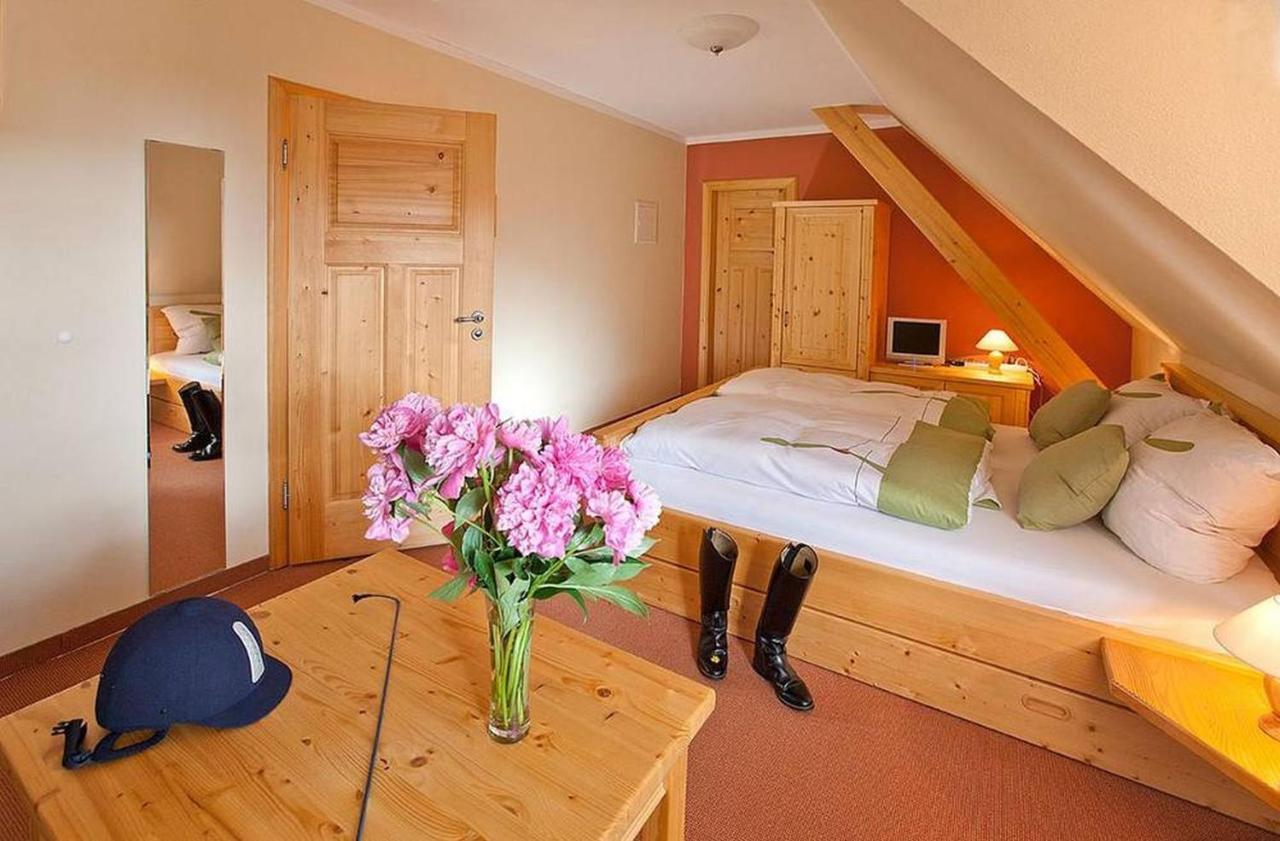 Naturhotel Etzdorfer Hof Schoenburg ภายนอก รูปภาพ